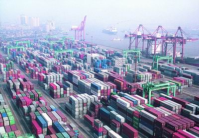 上海国际航运中心强化船只管理，率先提出绿色低碳模式