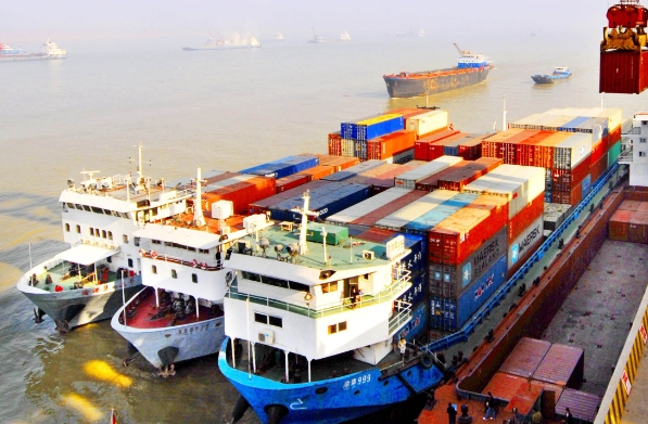 海运业务是关键的国际贸易活动，货代是这个行业中不可或缺的一部分