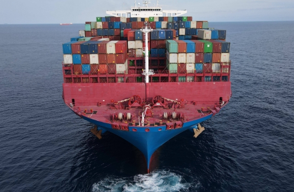 国际海运是全球贸易中不可或缺的一部分，承载着大量货物的运输需求